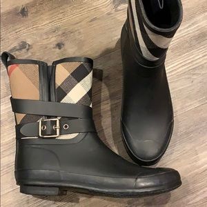 BURBERRY SIZE 10 WINTER/RAINBOOTS
